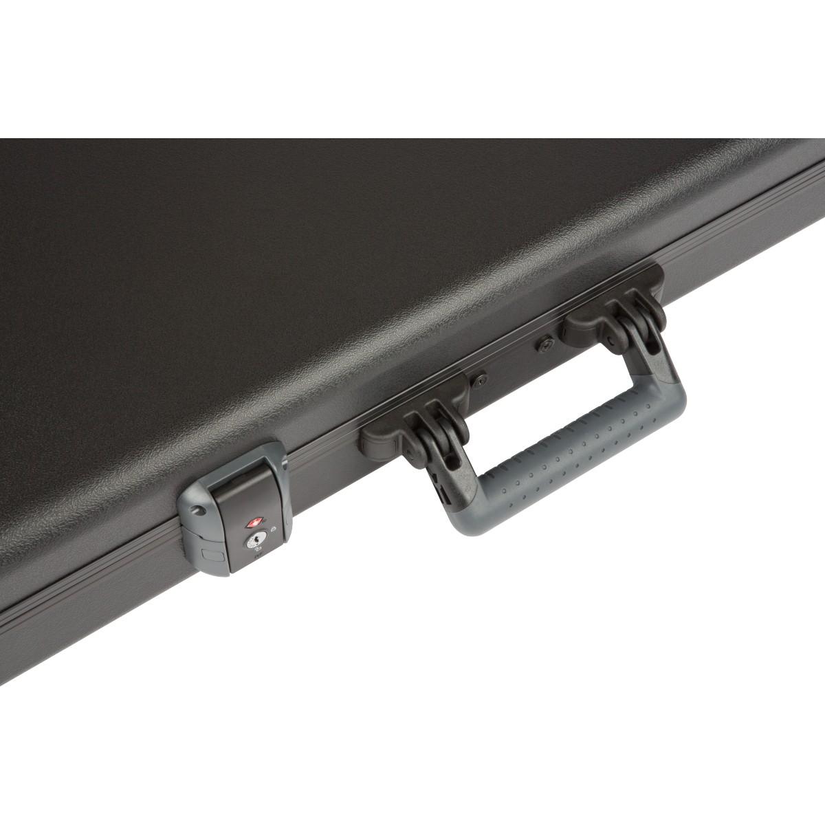 Fender Deluxe Molded Strat®/Tele® Case, Black