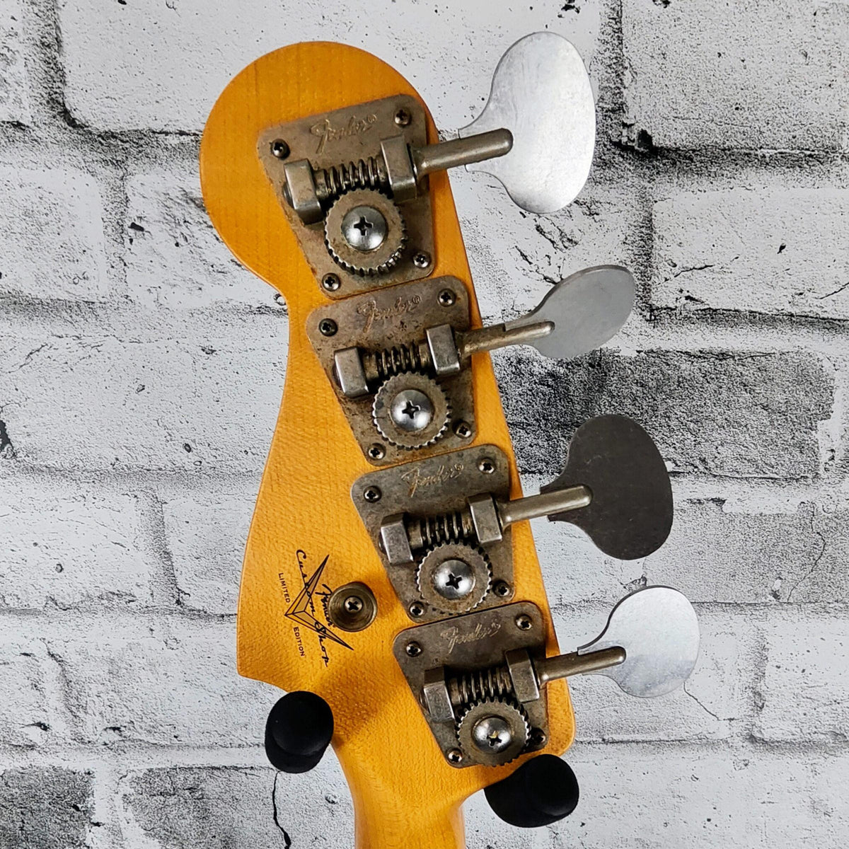 Fender Custom Shop Limited Edition P Bass Special Journeyman Relic, Rosewood Fingerboard, 3-Color Sunburst