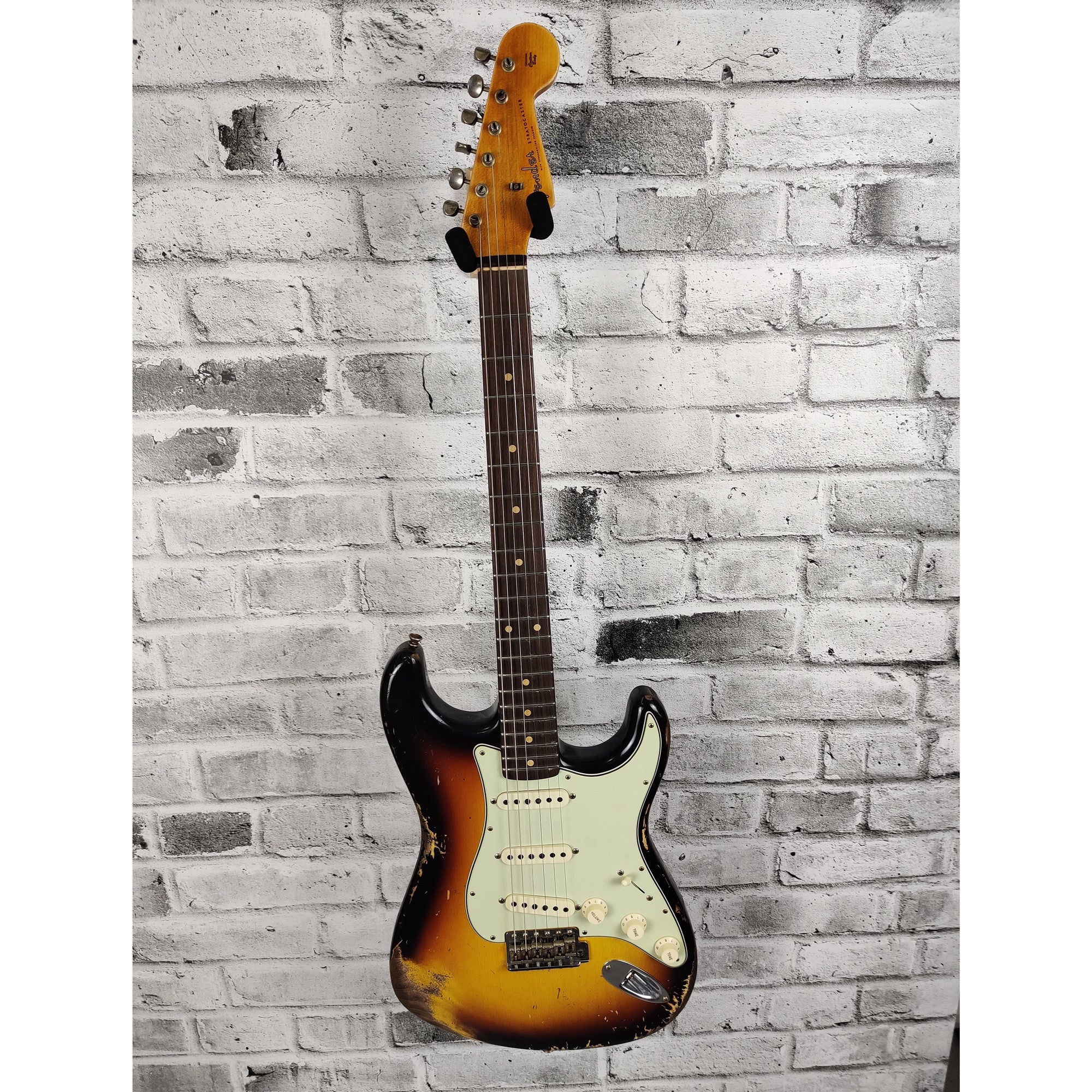 Fender 1960 Stratocaster Heavy Relic, Rosewood Fingerboard - Faded Aged 3-Color Sunburst