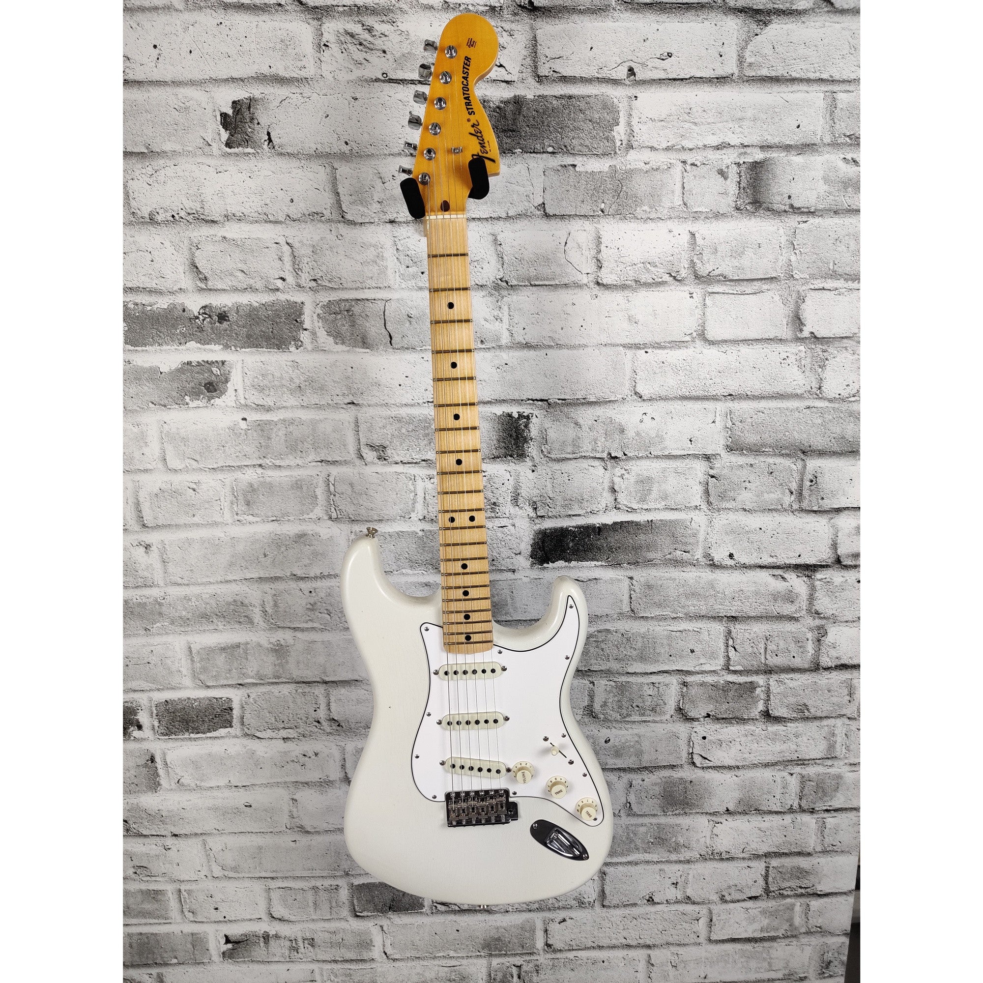Fender 1970 Stratocaster Journeyman Relic, Maple Fingerboard, Aged Olympic White