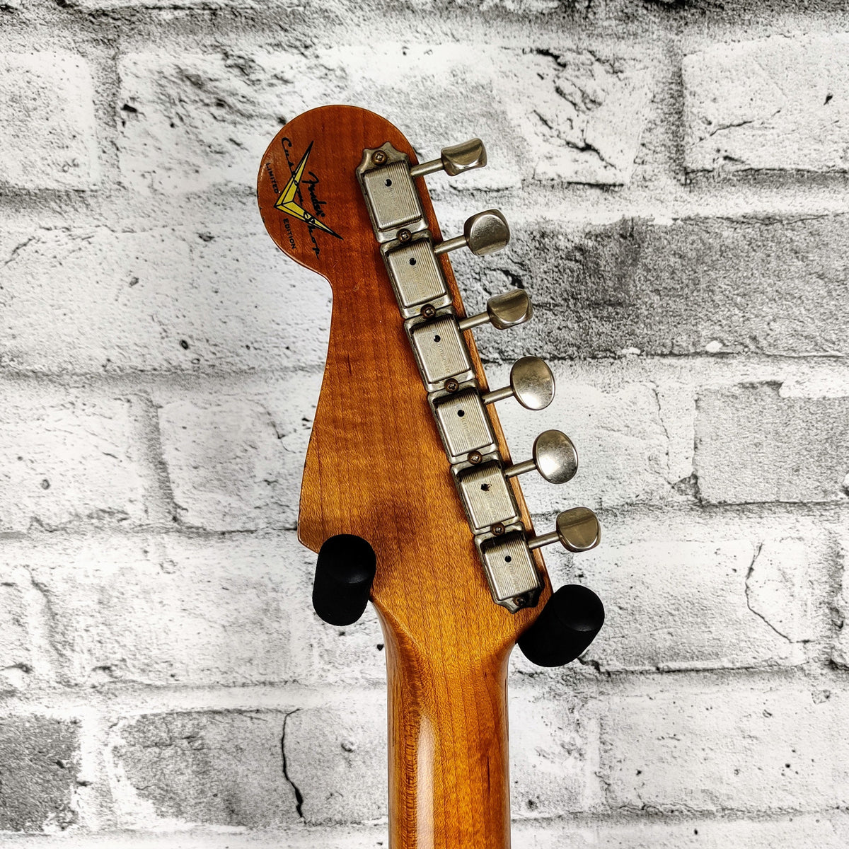 Fender Limited Edition Dual-Mag II Strat Relic, Rosewood Fingerboard - Aged Black Over 3-Color Sunburst