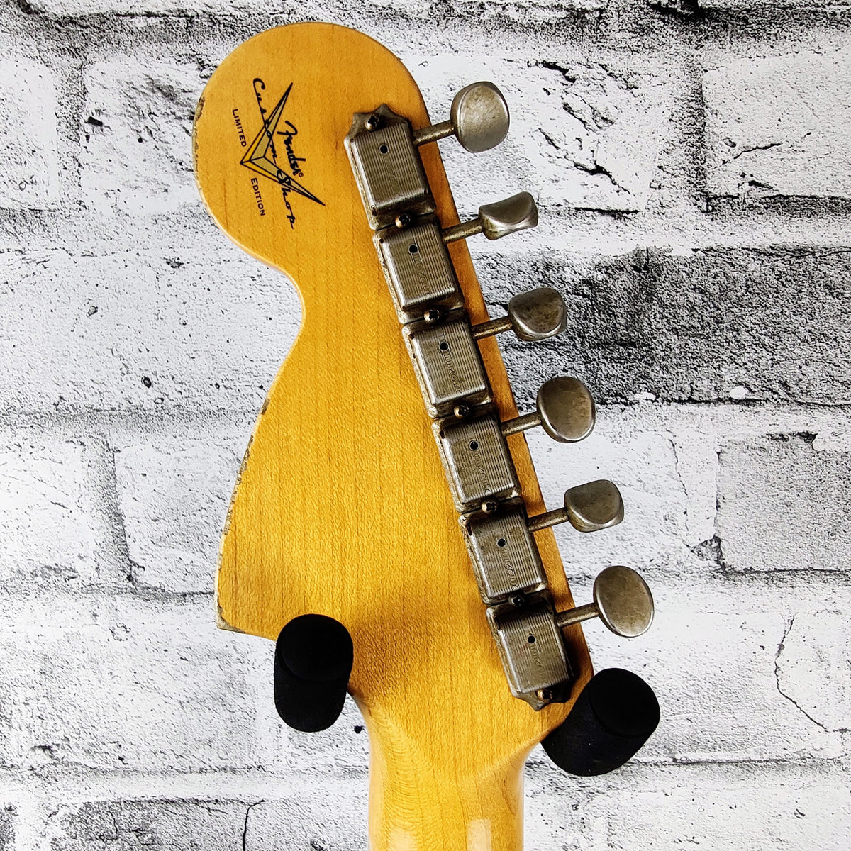 Fender Custom Shop Limited edition '67 Stratocaster Heavy Relic, Aged Olympic White over 3-Color Sunburst