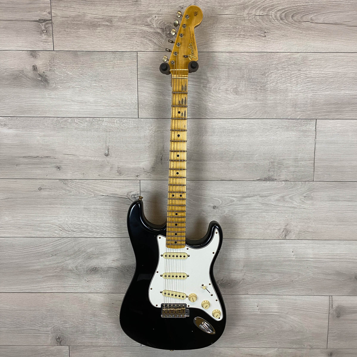 FENDER Custom Shop 65 Stratocaster Journeyman avec manche en érable et micros bobinés à la main - Noir