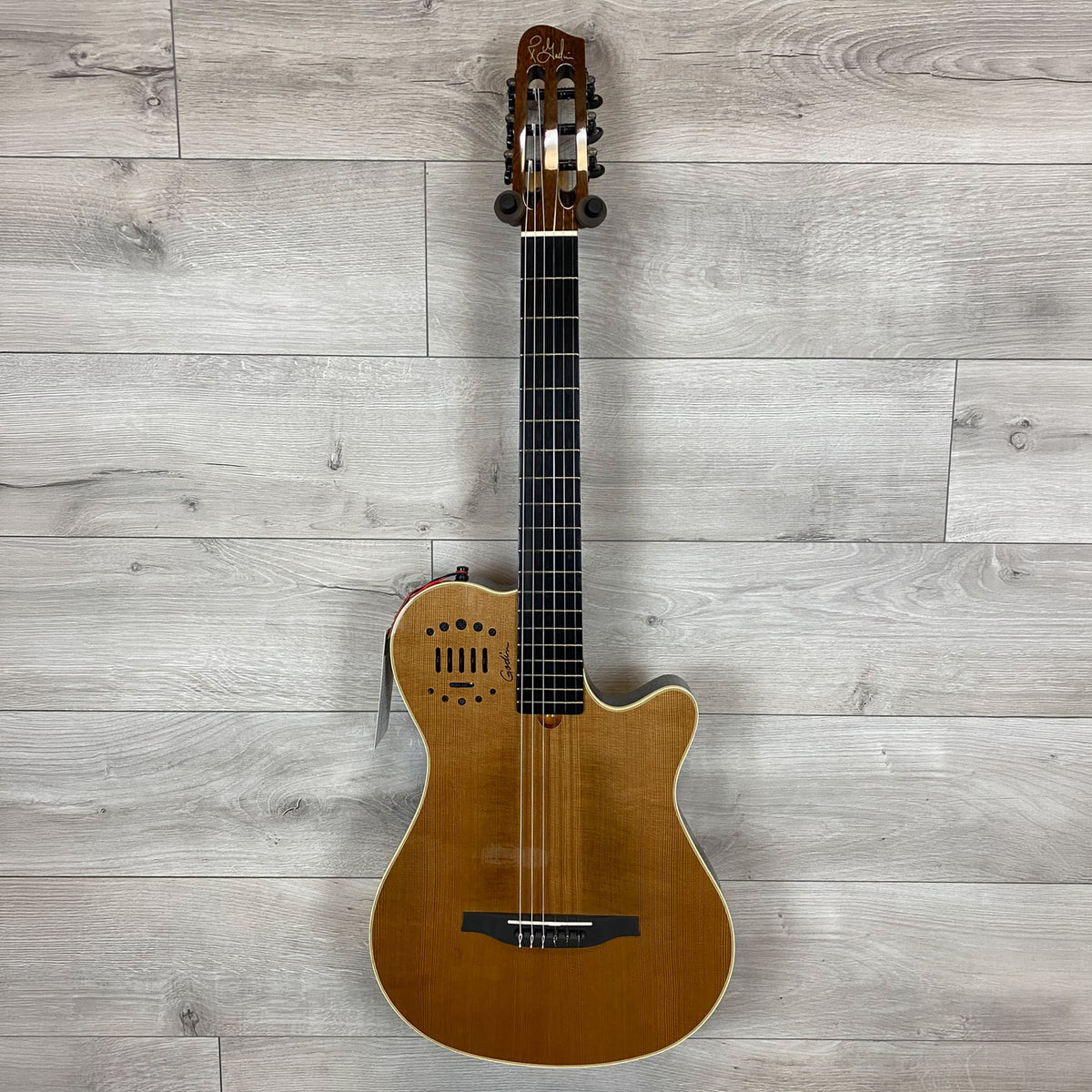 Godin Limited Edition Multiac Grand Concert Sergio Vallin - Natural (Relic)