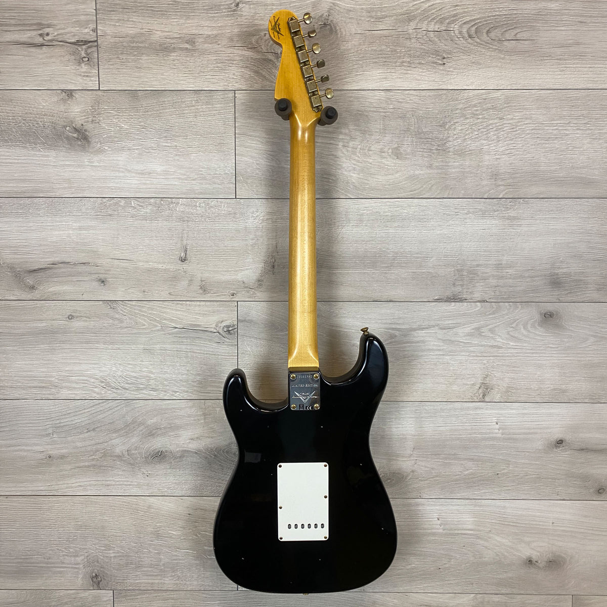 FENDER Custom Shop 65 Stratocaster Journeyman avec manche en érable et micros bobinés à la main - Noir