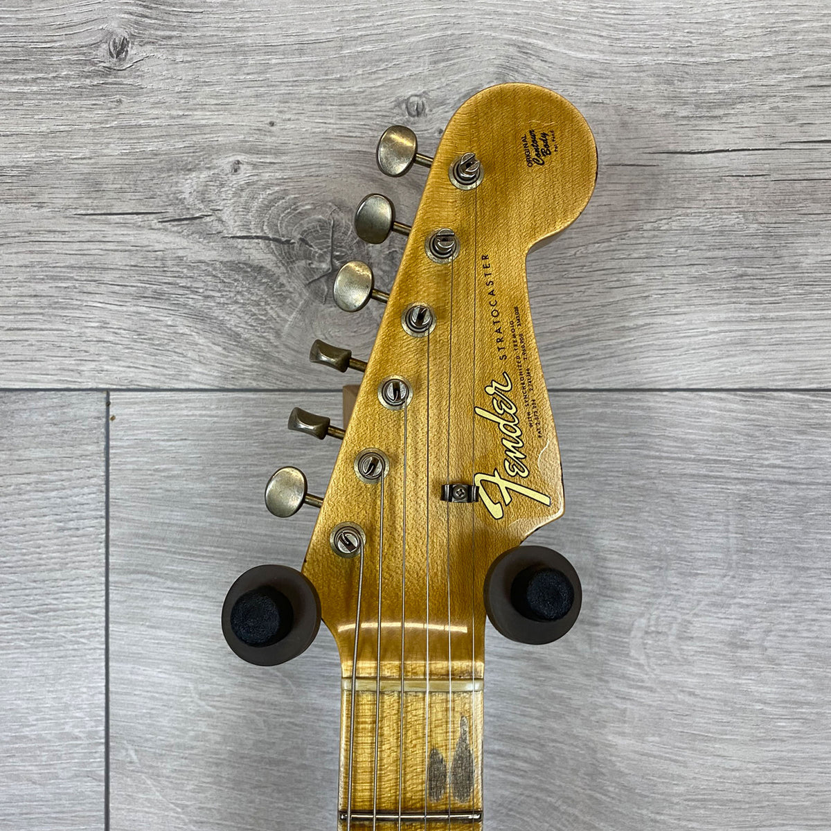 FENDER Custom Shop 65 Stratocaster Journeyman avec manche en érable et micros bobinés à la main - Noir