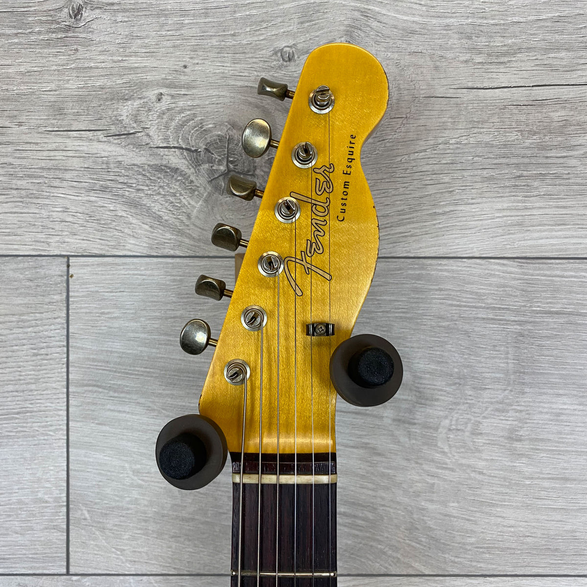 FENDER Custom Shop 63 Esquire Custom de style Relic en palissandre avec micro bobiné à la main - Faded Orange