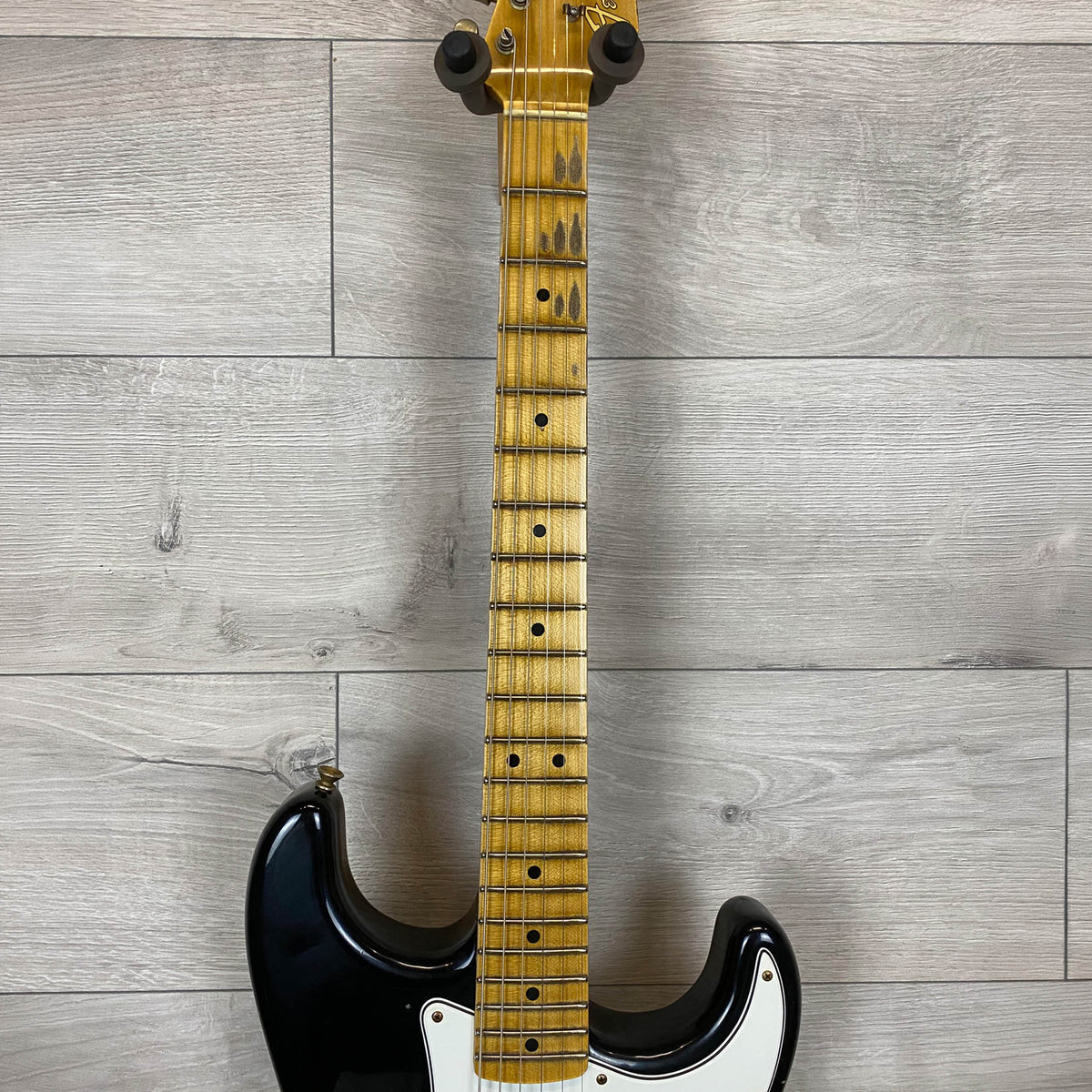 FENDER Custom Shop 65 Stratocaster Journeyman avec manche en érable et micros bobinés à la main - Noir