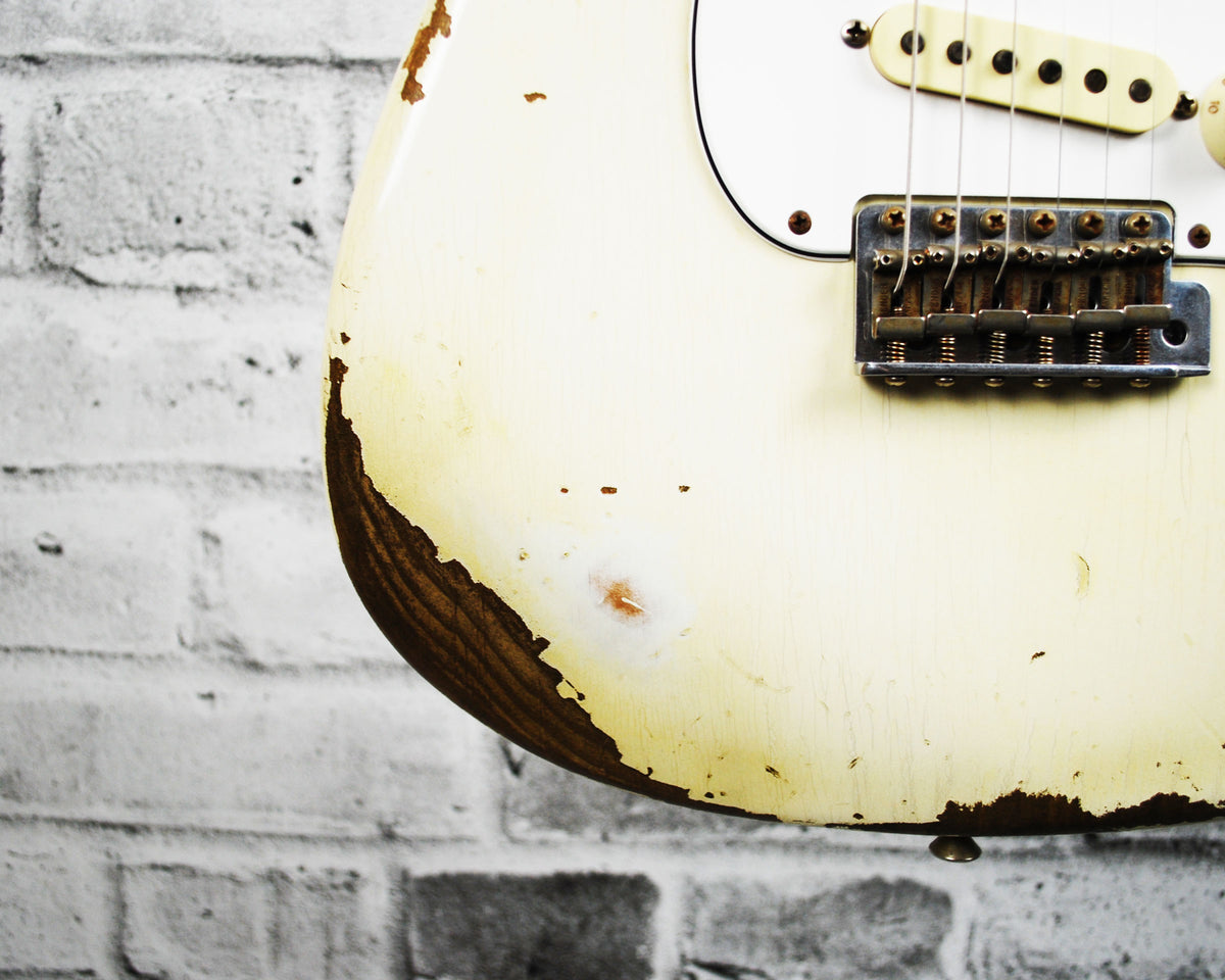 Fender 1967 HEAVY RELIC® STRATOCASTER - Aged Olympic White