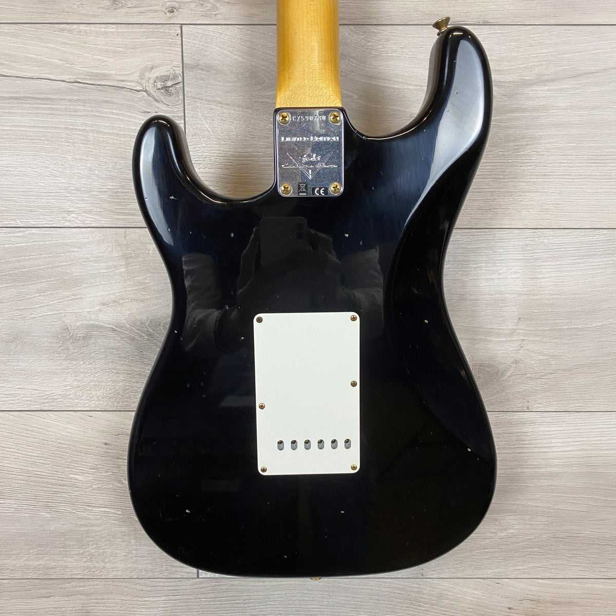 FENDER Custom Shop 65 Stratocaster Journeyman avec manche en érable et micros bobinés à la main - Noir