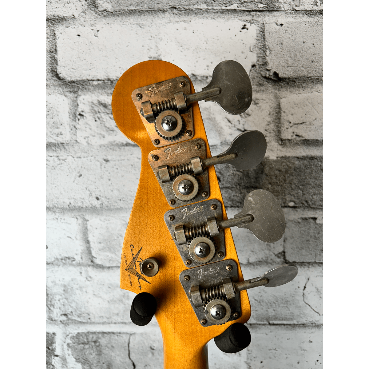 Fender Custom Shop Limited Edition Custom Jazz Bass Heavy Relic, Round-Lam Rosewood Fingerboard, Faded Aged 3-Color Sunburst