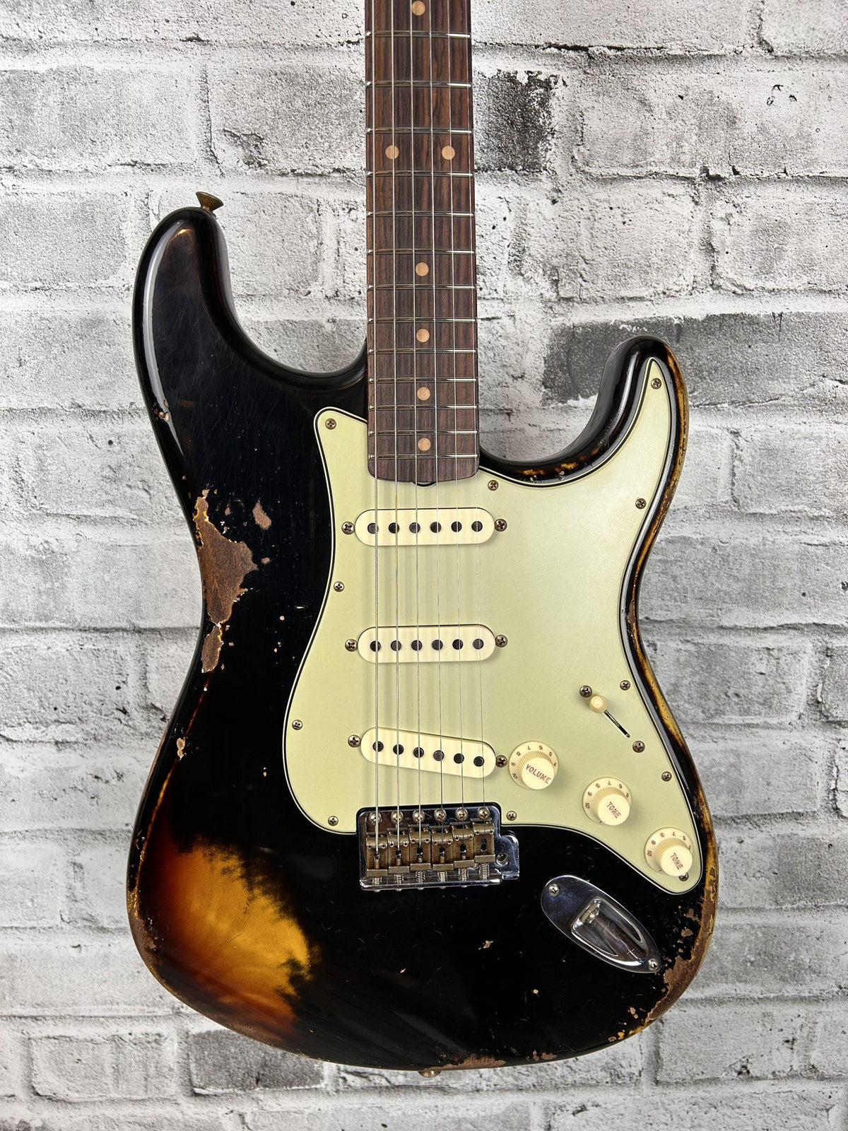 Fender Custom Shop 1960 Stratocaster Heavy Relic, Rosewood Fingerboard, Aged Black over 3-Color Sunburst