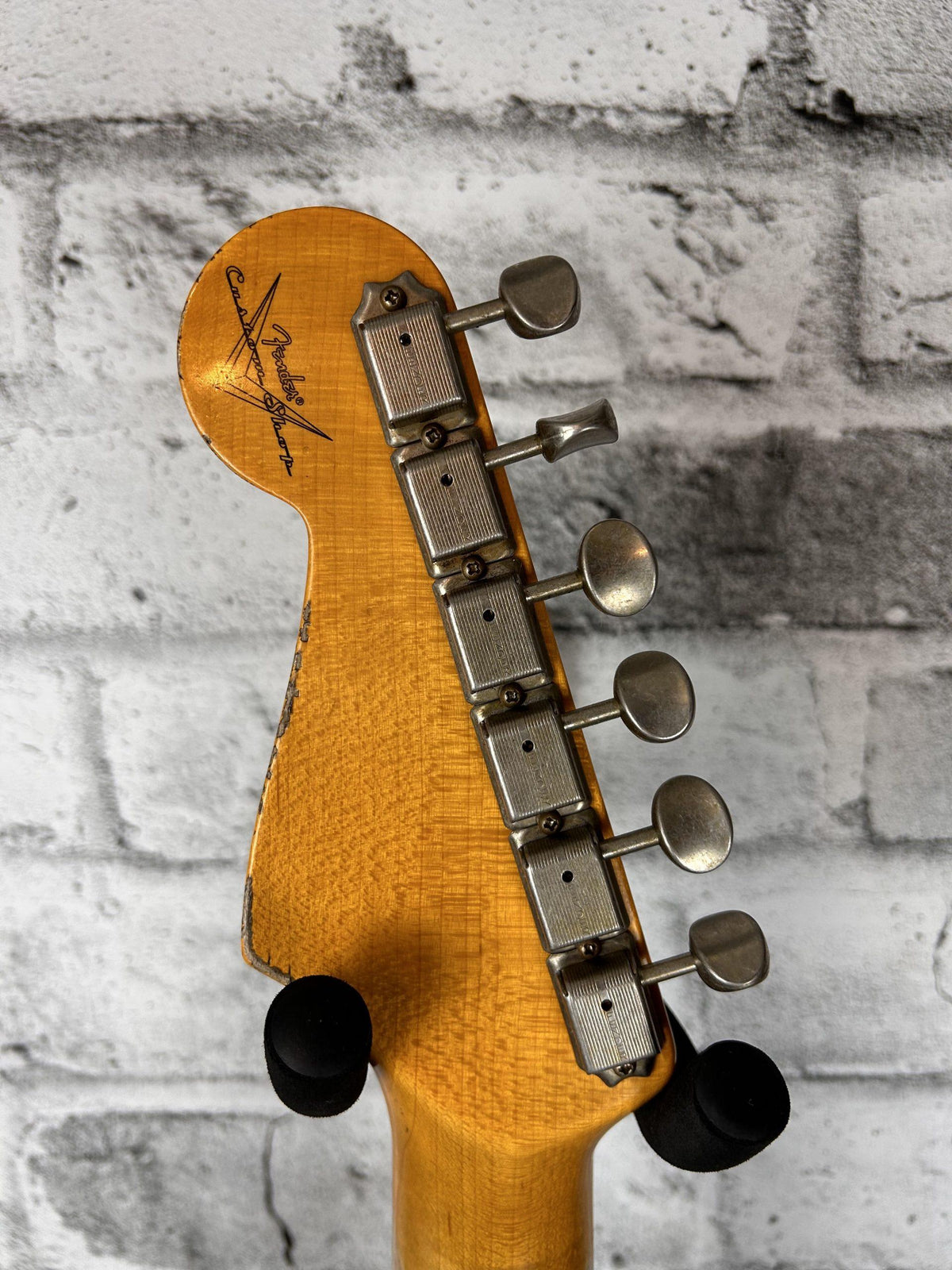Fender Custom Shop 1960 Stratocaster Heavy Relic, Rosewood Fingerboard, Aged Black over 3-Color Sunburst
