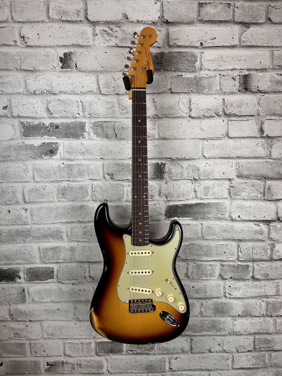 Fender Custom Shop Late 1962 Stratocaster Relic with Closet Classic Hardware, Rosewood Fingerboard, 3-Color Sunburst