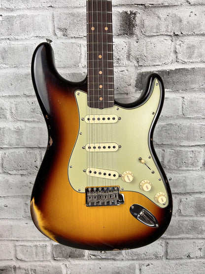 Fender Custom Shop Late 1962 Stratocaster Relic with Closet Classic Hardware, Rosewood Fingerboard, 3-Color Sunburst
