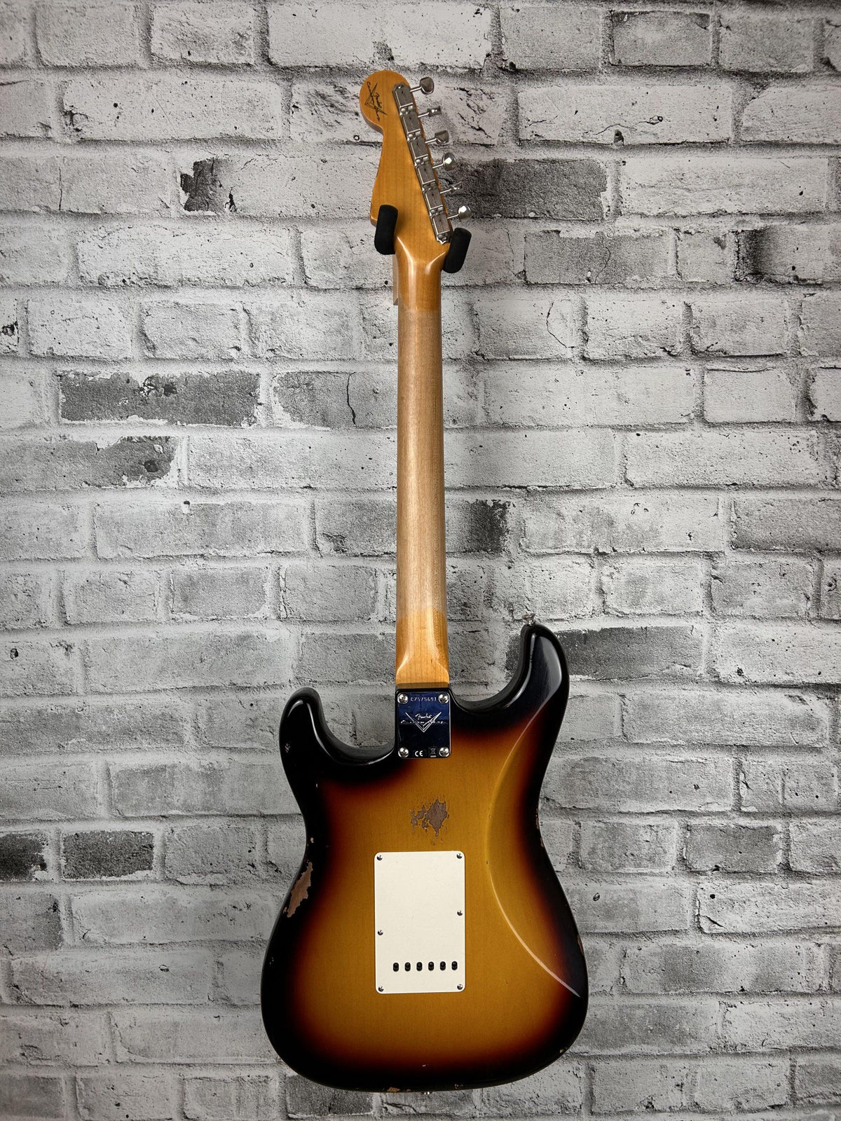 Fender Custom Shop Late 1962 Stratocaster Relic with Closet Classic Hardware, Rosewood Fingerboard, 3-Color Sunburst