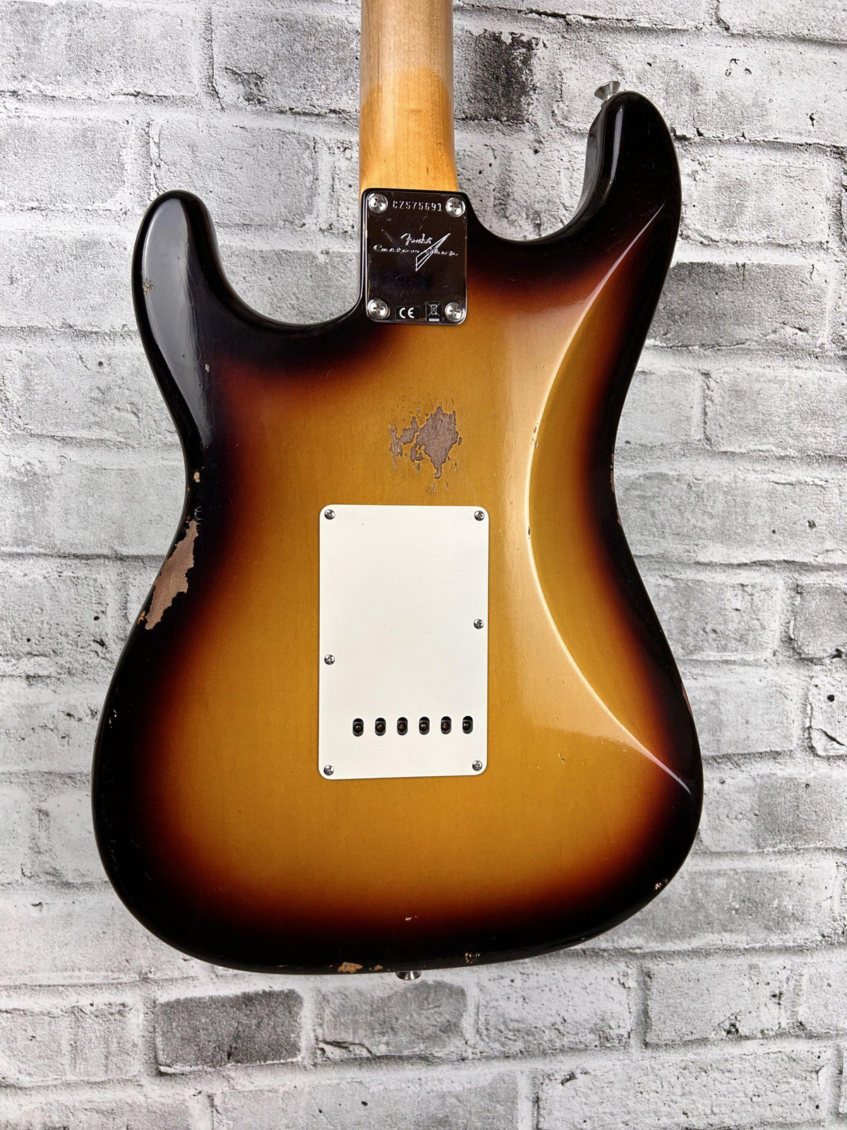 Fender Custom Shop Late 1962 Stratocaster Relic with Closet Classic Hardware, Rosewood Fingerboard, 3-Color Sunburst