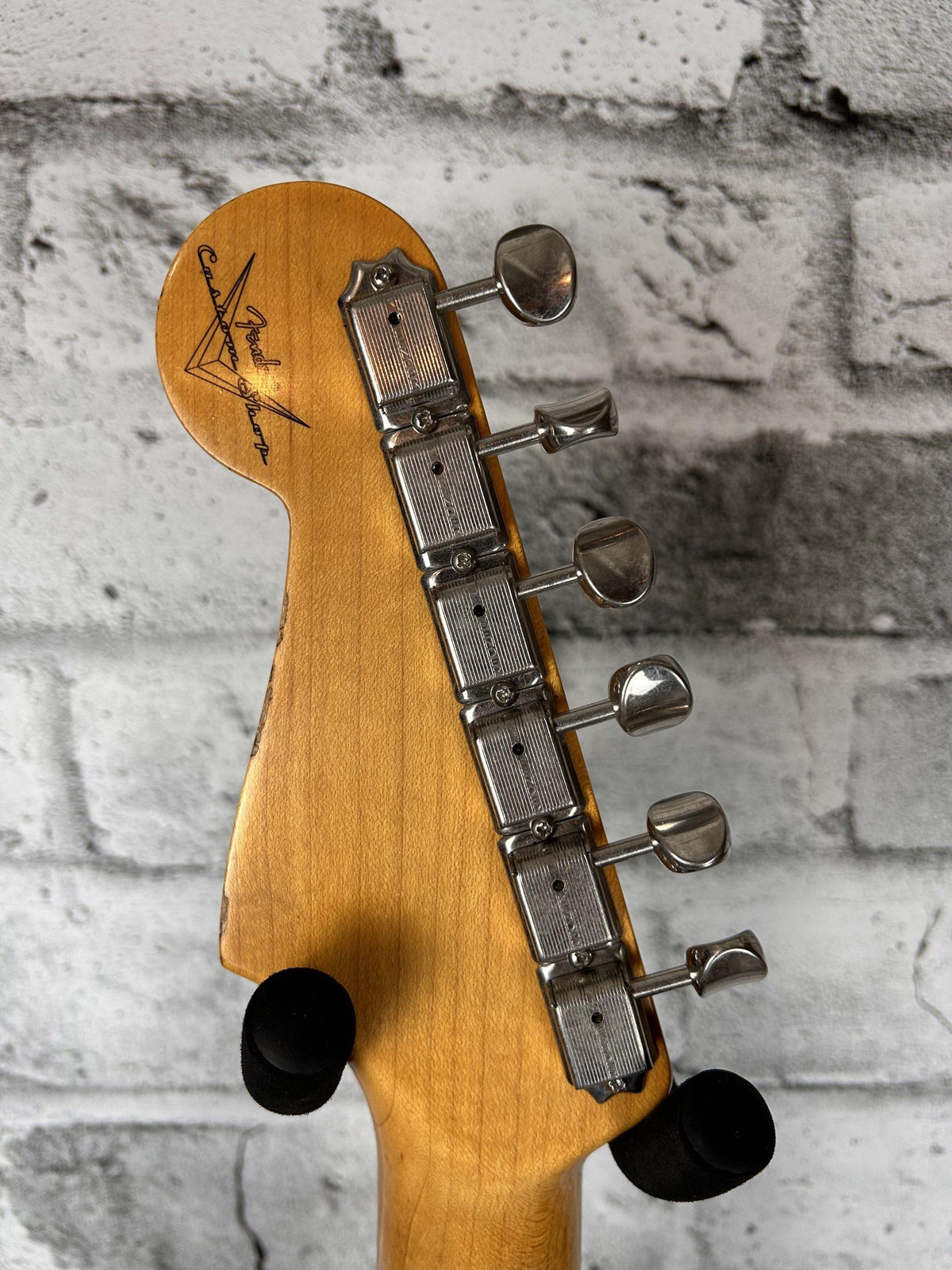Fender Custom Shop Late 1962 Stratocaster Relic with Closet Classic Hardware, Rosewood Fingerboard, 3-Color Sunburst