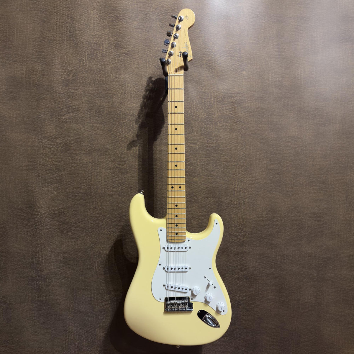 Fender FSR American Standard Stratocaster ThinSkin - Vintage White  (Pre-owned)