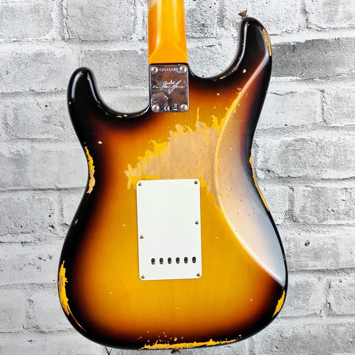 Fender Custom Shop '61 Strat Heavy Relic, Rosewood Fingerboard, Super Faded Aged 3-Color Sunburst