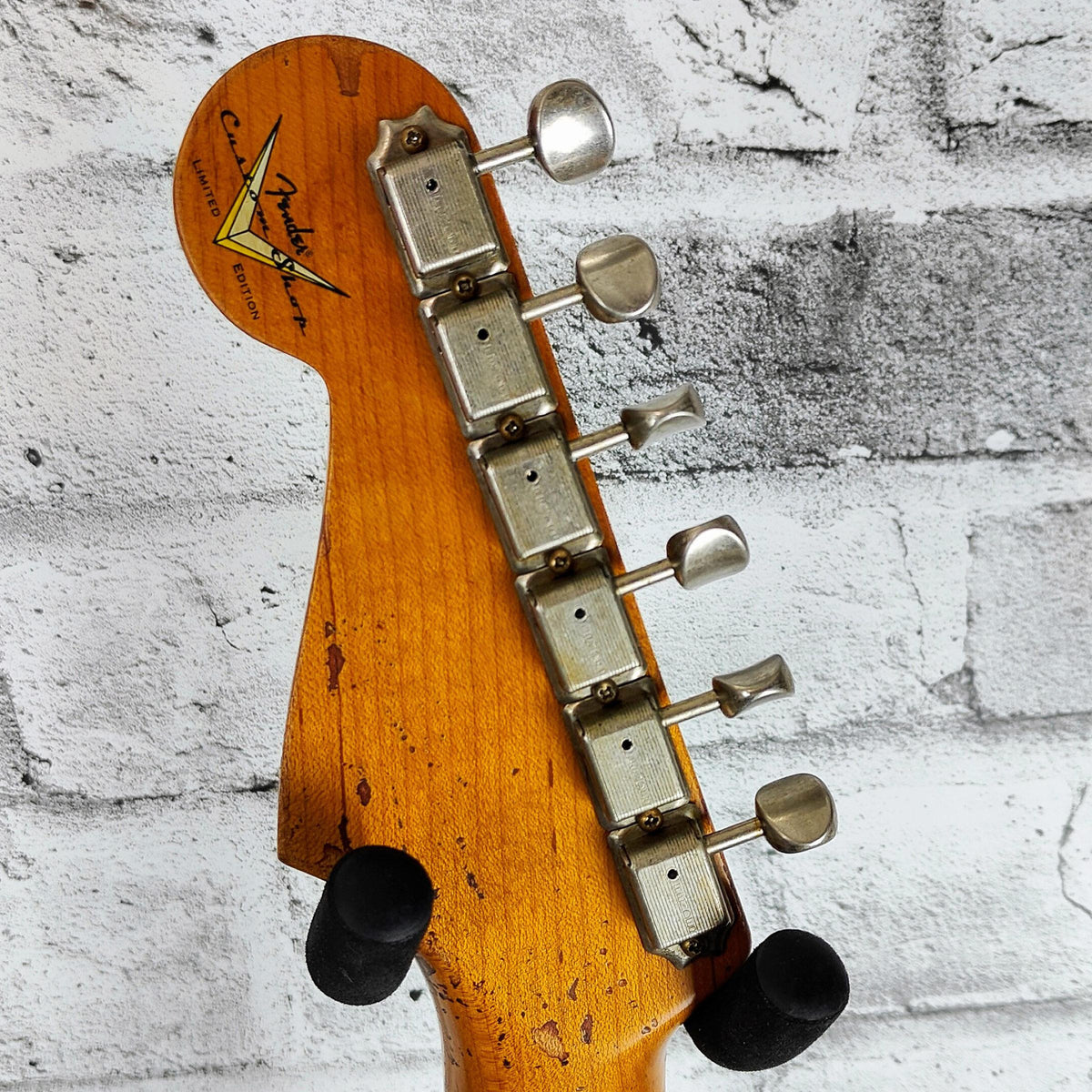 Fender Custom Shop Limited Edition Roasted ’61 Strat Super Heavy Relic, Flat-Lam Rosewood Fingerboard, Aged 3-Color Sunburst