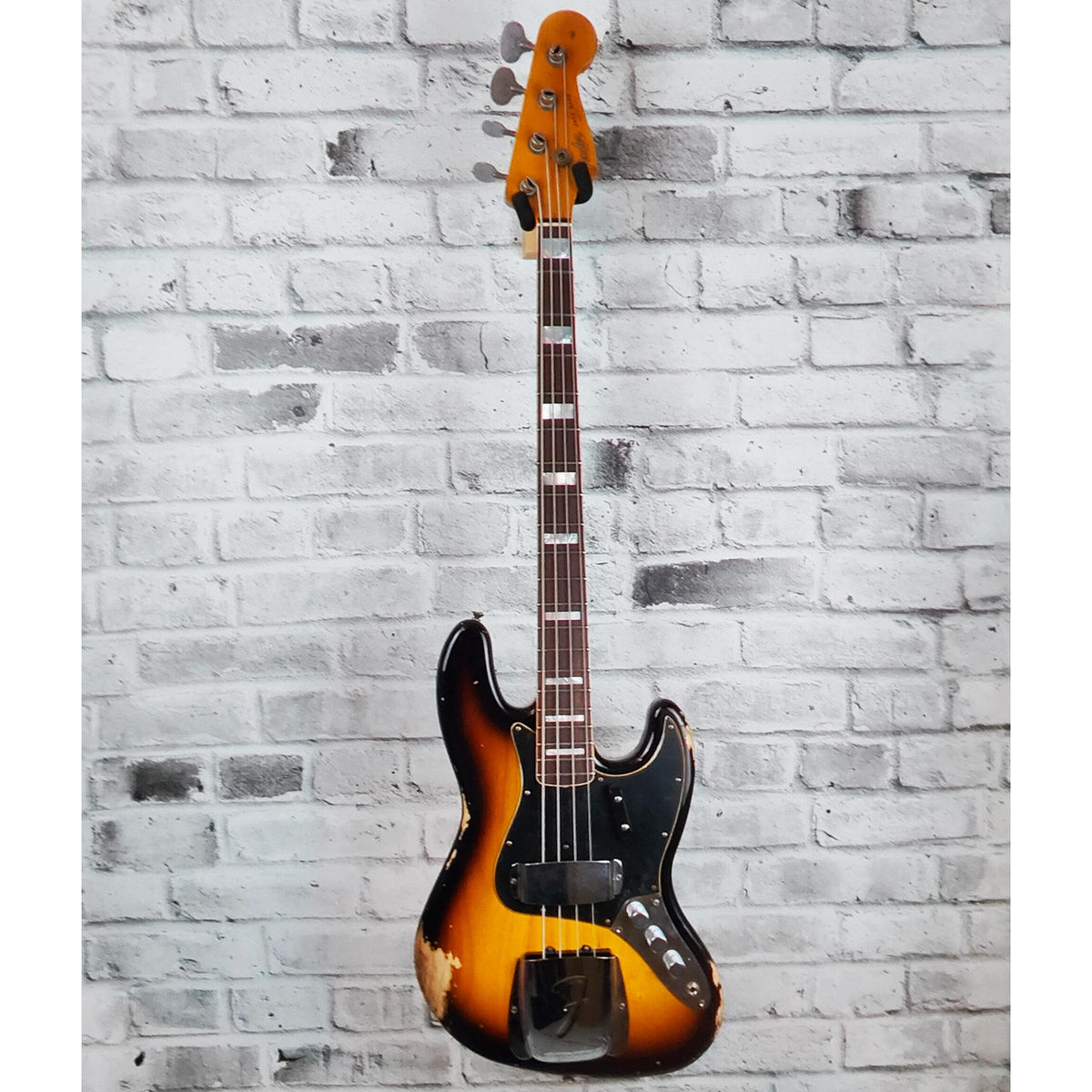 Fender Custom Shop Limited Edition Custom Jazz Bass Heavy Relic, Round-Lam Rosewood Fingerboard, Faded Aged 3-Color Sunburst