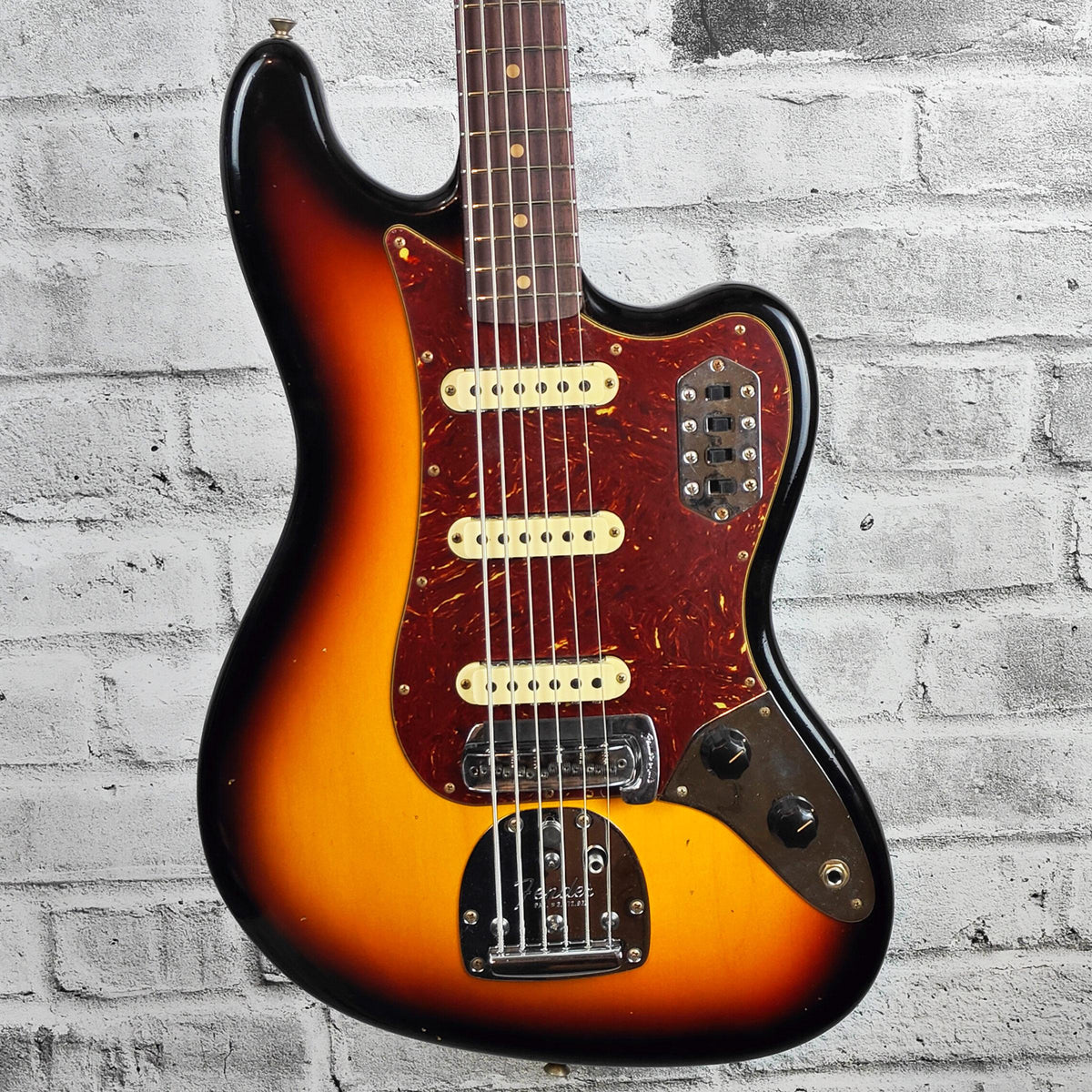 Fender Custom Shop Bass VI Journeyman Relic, Rosewood Fingerboard, Aged 3-Color Sunburst