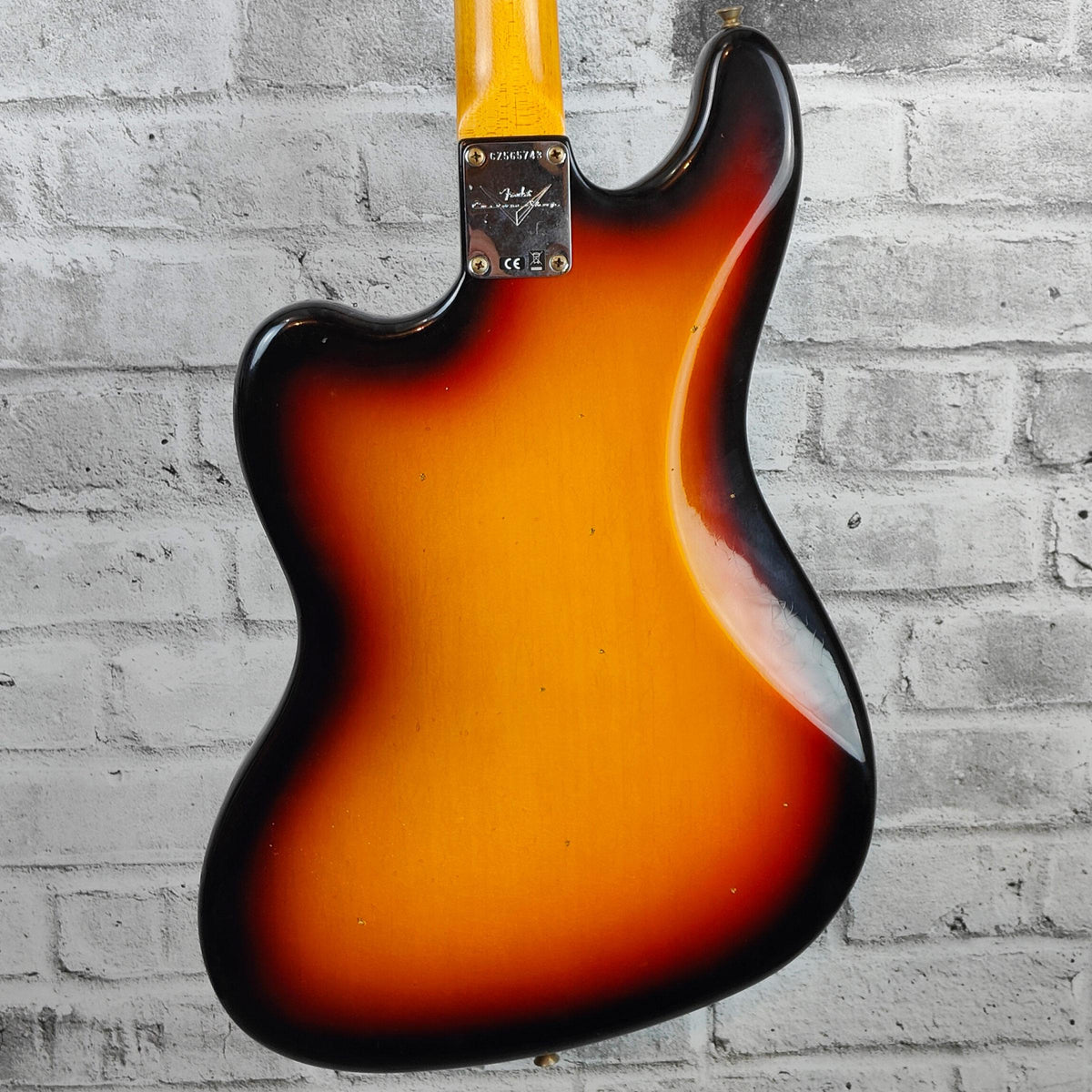 Fender Custom Shop Bass VI Journeyman Relic, Rosewood Fingerboard, Aged 3-Color Sunburst