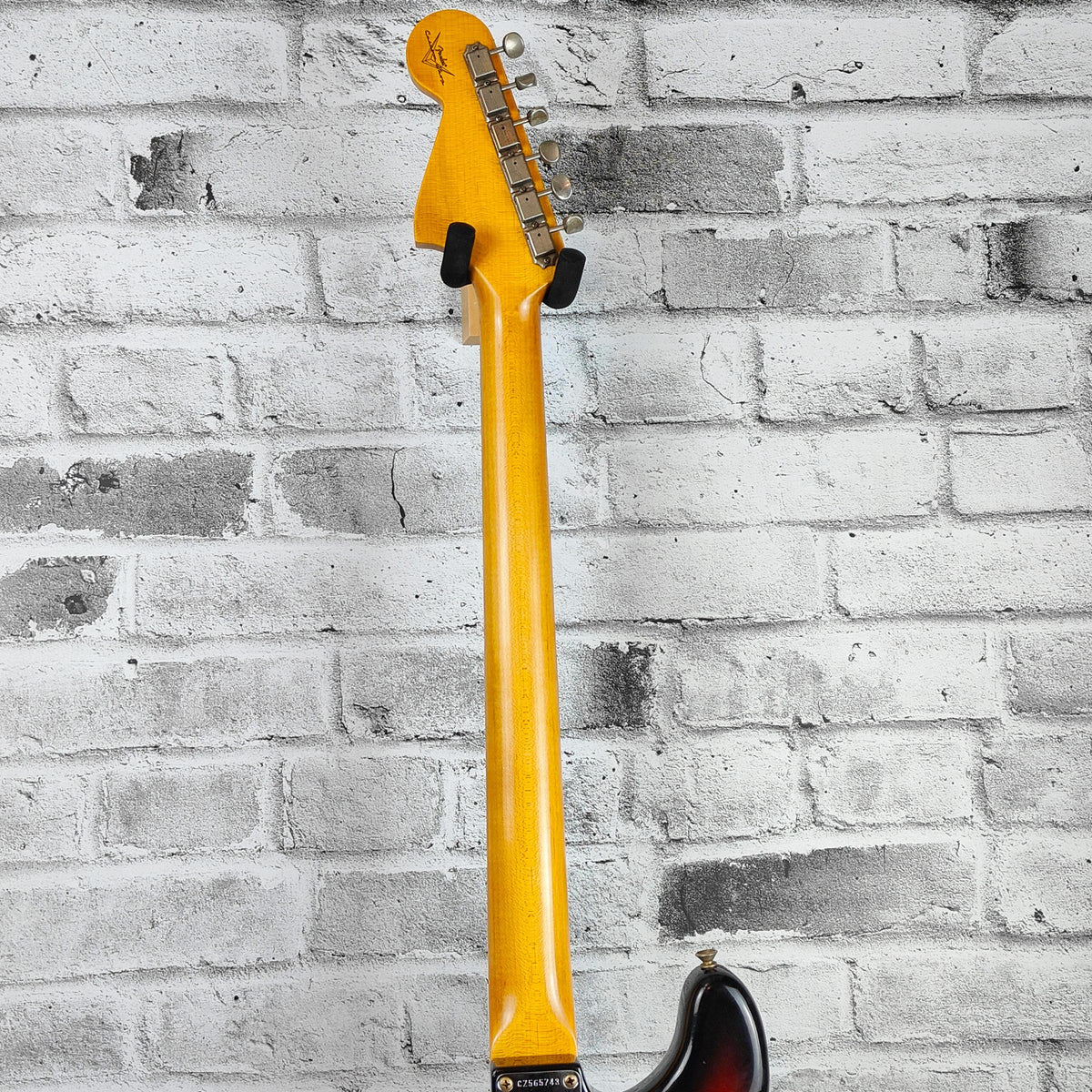 Fender Custom Shop Bass VI Journeyman Relic, Rosewood Fingerboard, Aged 3-Color Sunburst