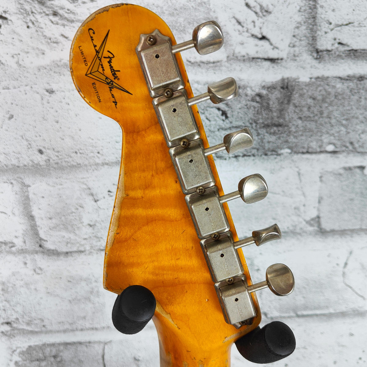 Fender Custom Shop Limited Edition Red Hot Strat Super Heavy Relic, Maple Fingerboard, Faded Aged Chocolate 3-Color Sunburst