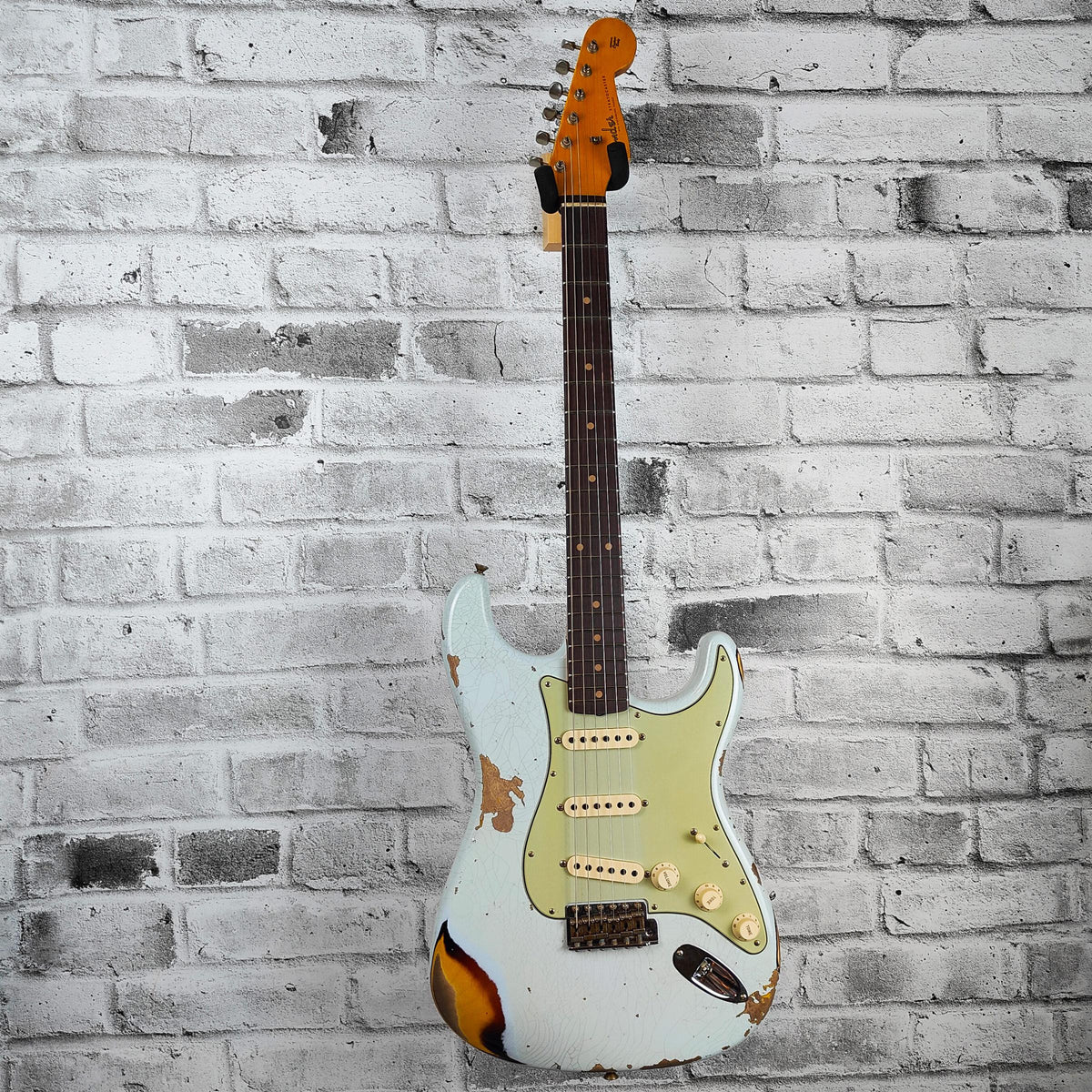 Fender Custom Shop ’61 Strat Heavy Relic, Rosewood Fingerboard, Super Faded Aged Sonic Blue over 3-Color Sunburst