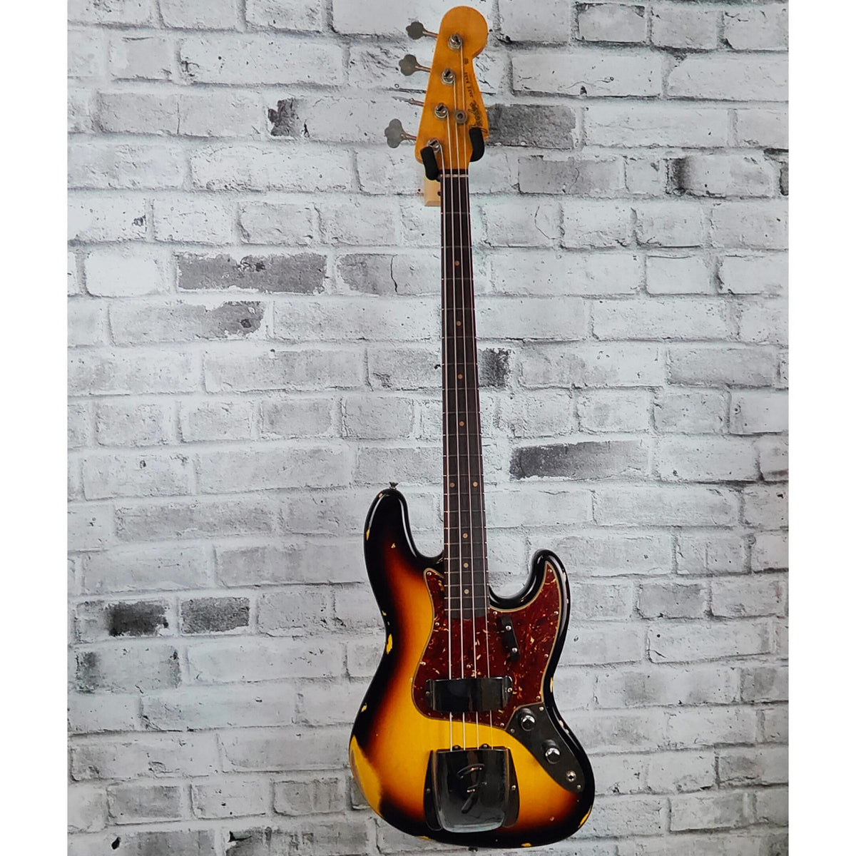 Fender Custom Shop ’62 Jazz Bass Relic Rosewood Fingerboard, 3-Colour Sunburst