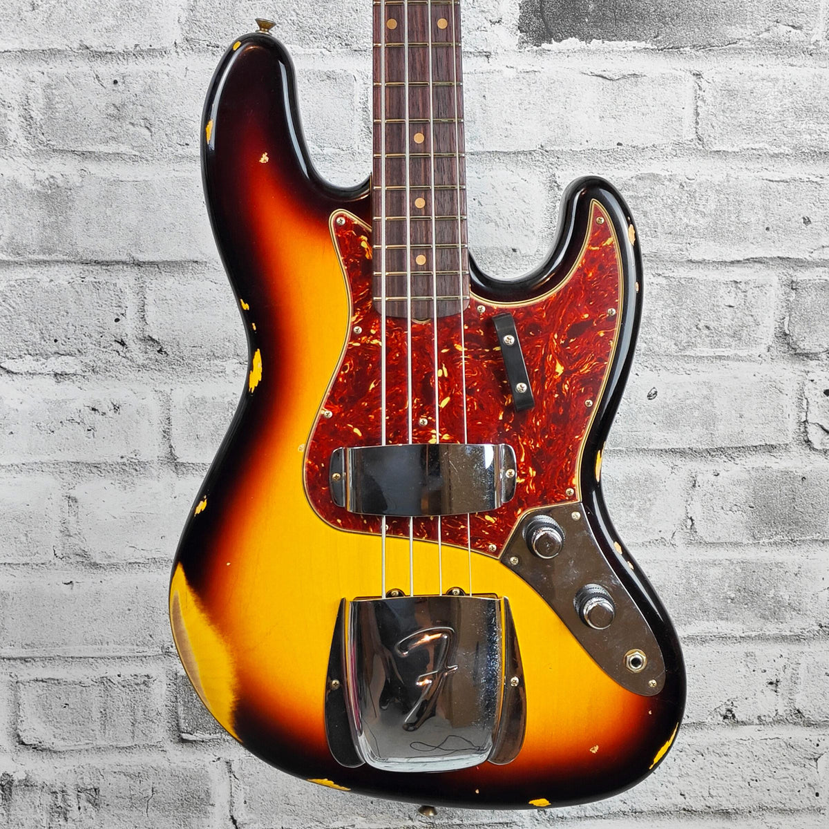 Fender Custom Shop ’62 Jazz Bass Relic Rosewood Fingerboard, 3-Colour Sunburst