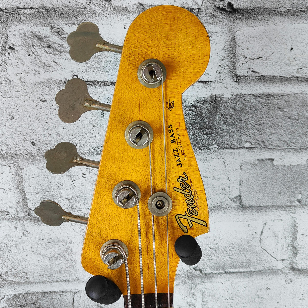 Fender Custom Shop ’62 Jazz Bass Relic Rosewood Fingerboard, 3-Colour Sunburst