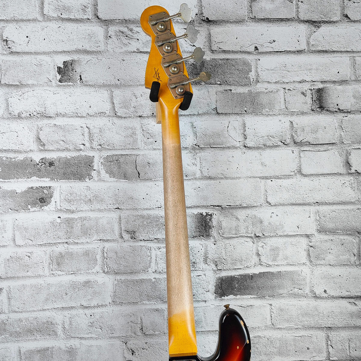 Fender Custom Shop ’62 Jazz Bass Relic Rosewood Fingerboard, 3-Colour Sunburst
