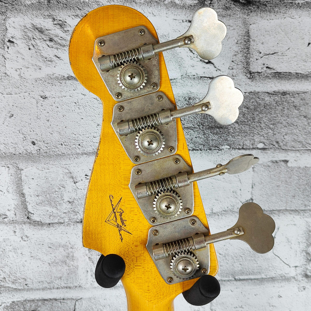 Fender Custom Shop ’62 Jazz Bass Relic Rosewood Fingerboard, 3-Colour Sunburst