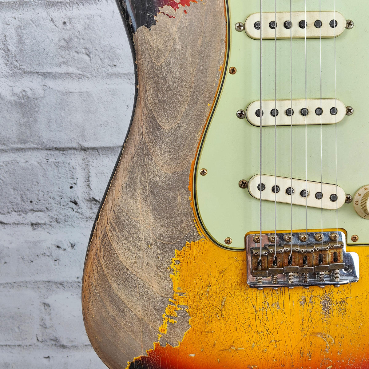 Fender Custom Shop '60 Stratocaster Ultimate Relic, Master Built by Greg Fessler, 3-Color Sunburst