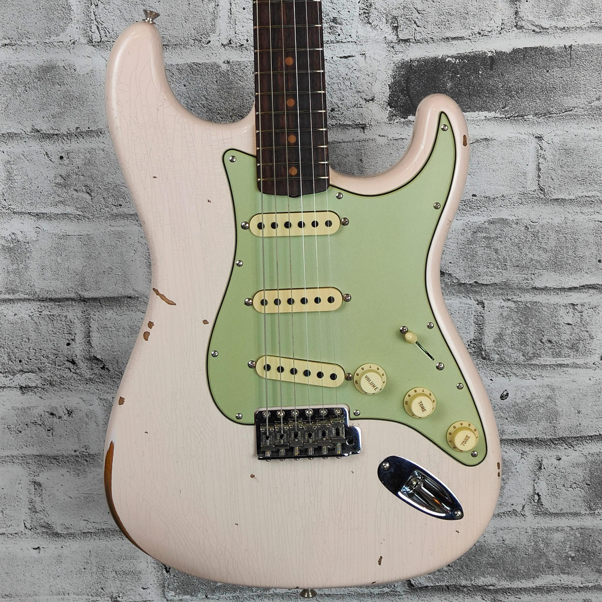 Fender Custom Shop Late 1962 Stratocaster Relic with Closet Classic Hardware, Rosewood Fingerboard, Super Faded Aged Shell Pink