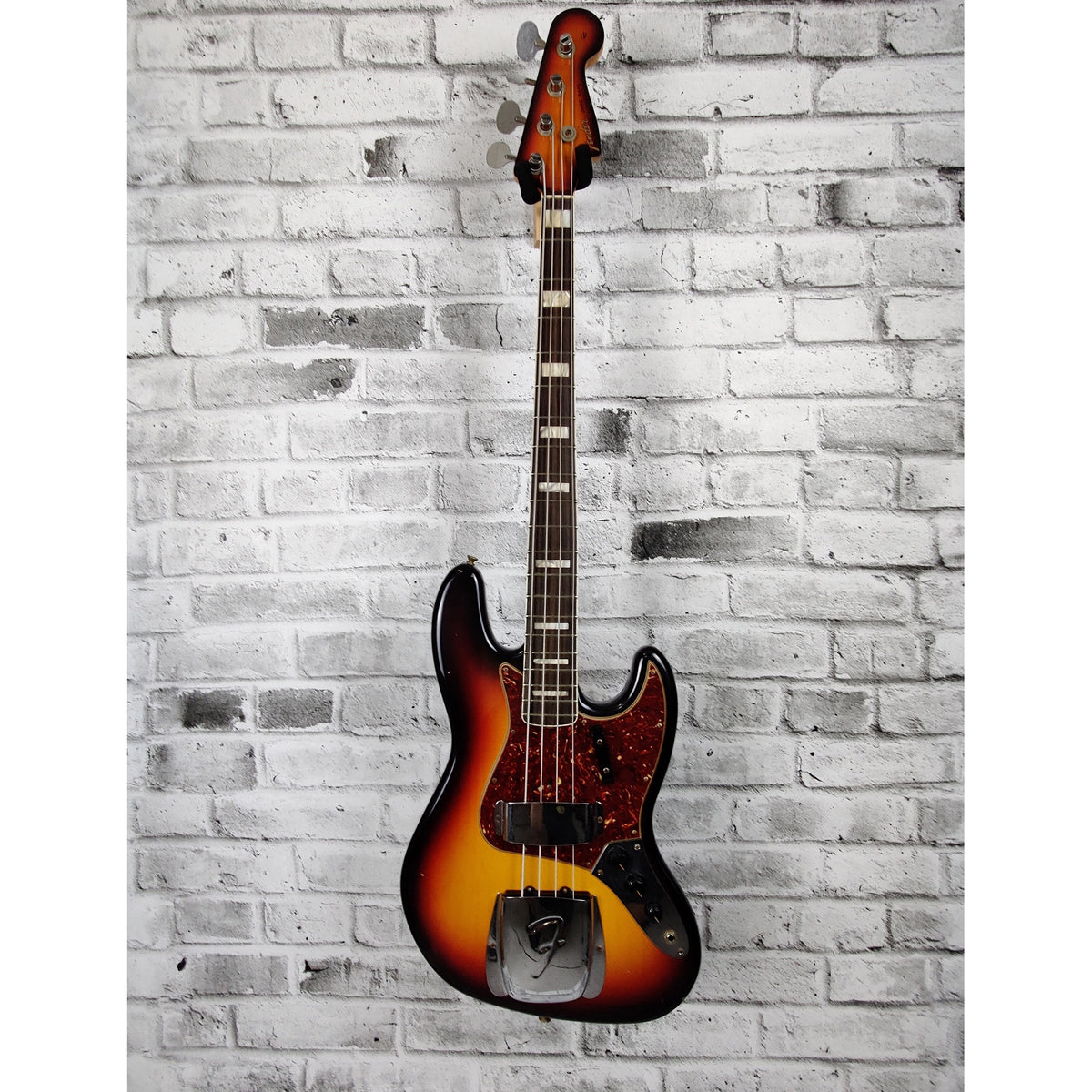 Fender Custom Shop 1966 Jazz Bass Journeyman Relic, Round-Laminated Rosewood Fingerboard - 3-Color Sunburst