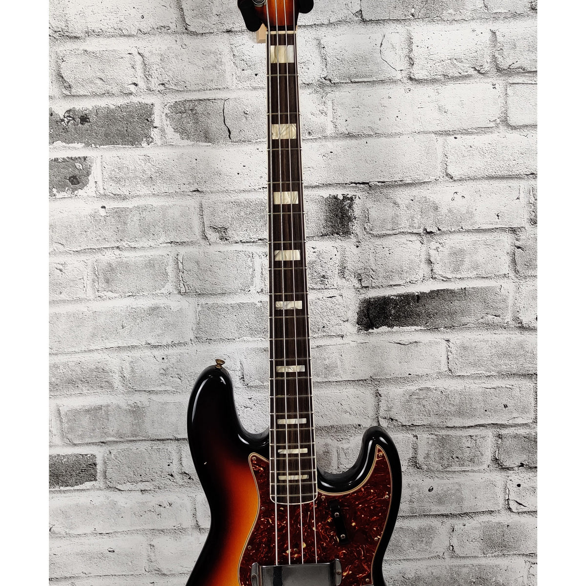 Fender Custom Shop 1966 Jazz Bass Journeyman Relic, Round-Laminated Rosewood Fingerboard - 3-Color Sunburst