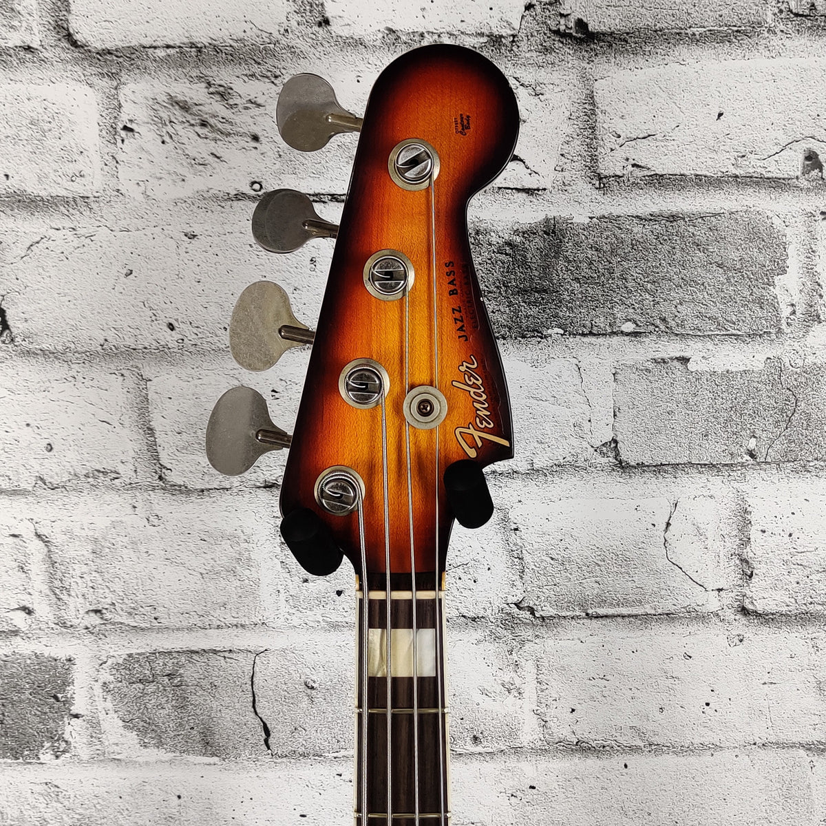 Fender Custom Shop 1966 Jazz Bass Journeyman Relic, Round-Laminated Rosewood Fingerboard - 3-Color Sunburst
