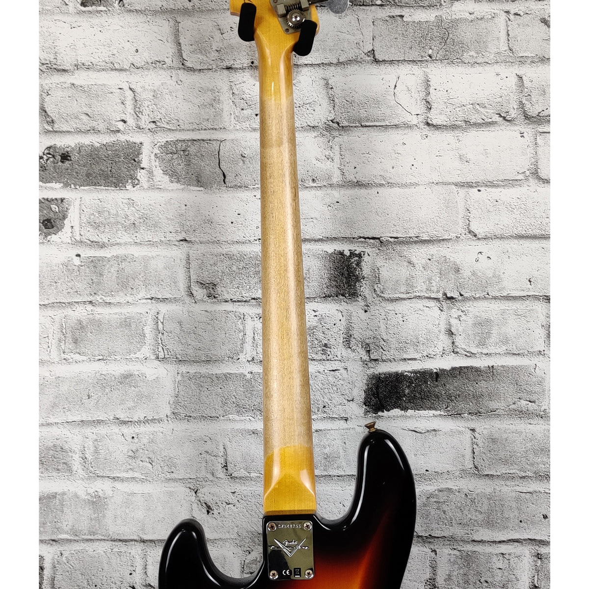 Fender Custom Shop 1966 Jazz Bass Journeyman Relic, Round-Laminated Rosewood Fingerboard - 3-Color Sunburst
