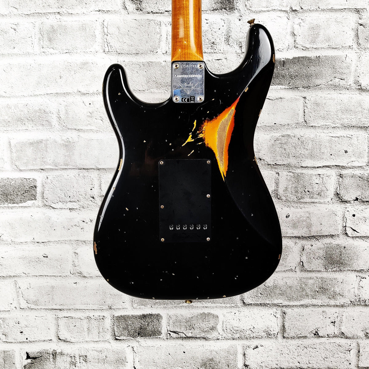 Fender Limited Edition Dual-Mag II Strat Relic, Rosewood Fingerboard - Aged Black Over 3-Color Sunburst