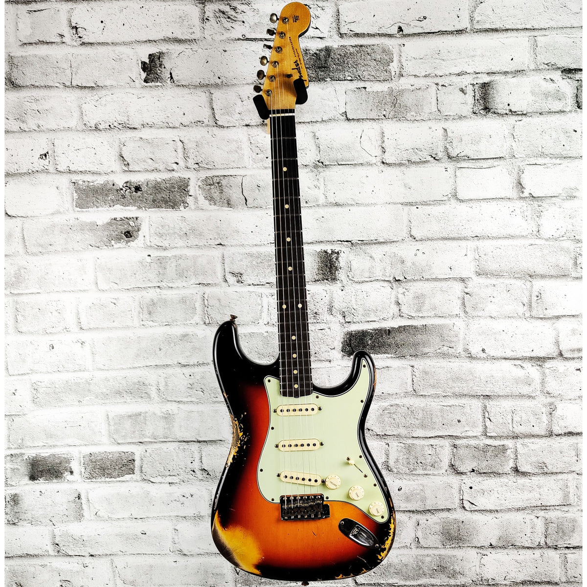 Fender 1961 Stratocaster Heavy Relic, Rosewood Fingerboard – 3-Color Sunburst