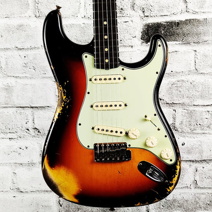 Fender 1961 Stratocaster Heavy Relic, Rosewood Fingerboard – 3-Color Sunburst