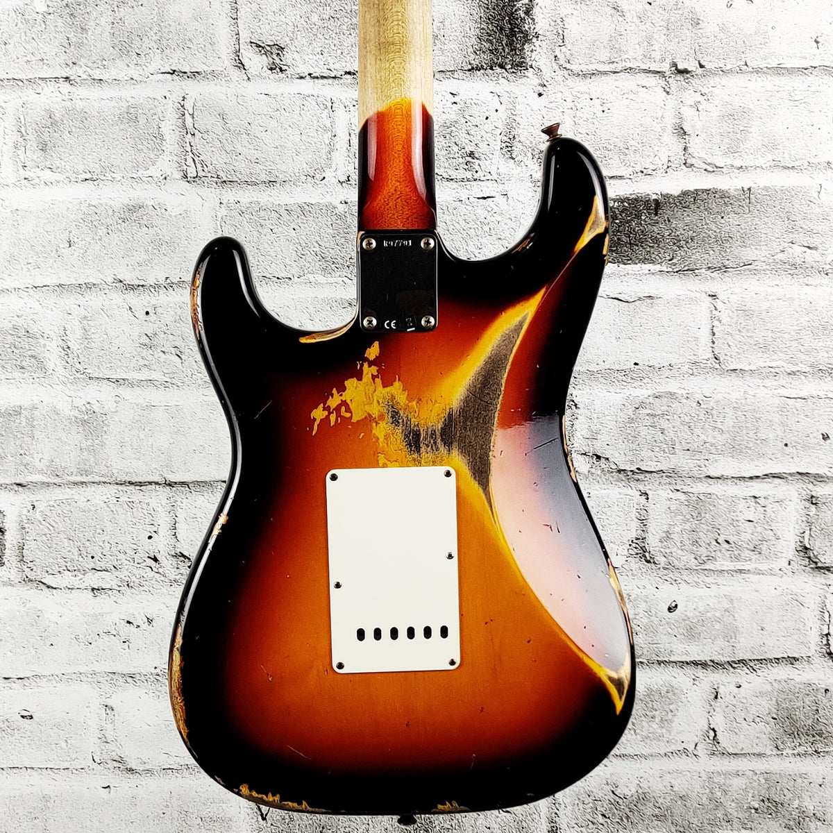 Fender 1961 Stratocaster Heavy Relic, Rosewood Fingerboard – 3-Color Sunburst