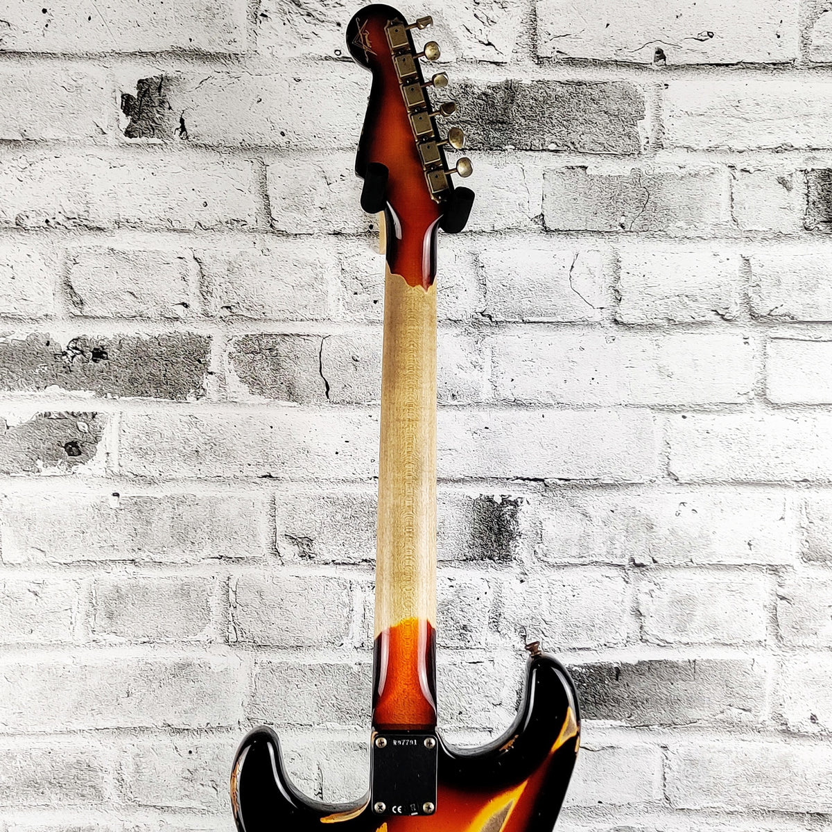 Fender 1961 Stratocaster Heavy Relic, Rosewood Fingerboard – 3-Color Sunburst