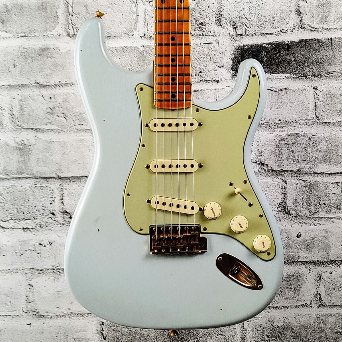 Fender Limited Edition '62 Bone Tone Stratocaster Journeyman Relic, Maple Fingerboard - Super Faded Aged Sonic Blue