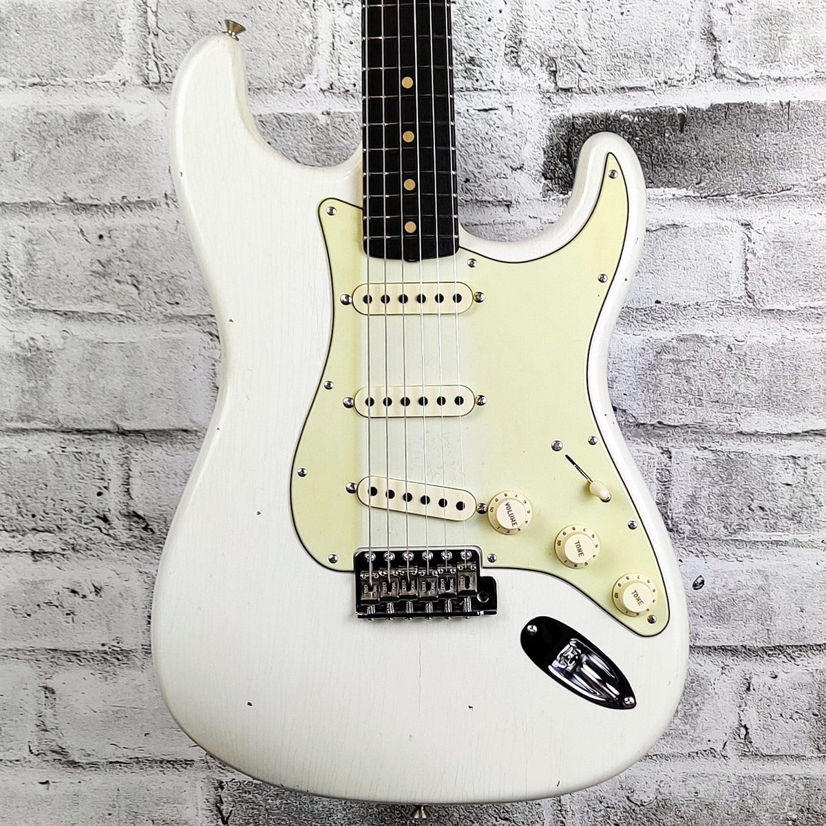 Fender Custom Shop 1963 Stratocaster Journeyman Relic with Closet Classic Hardware, Rosewood Fingerboard - Aged Olympic White