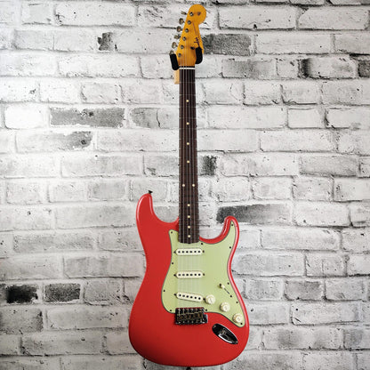 Fender Custom Shop Limited Edition ’62/’63 Stratocaster Journeyman Relic, Rosewood Fingerboard – Aged Fiesta Red